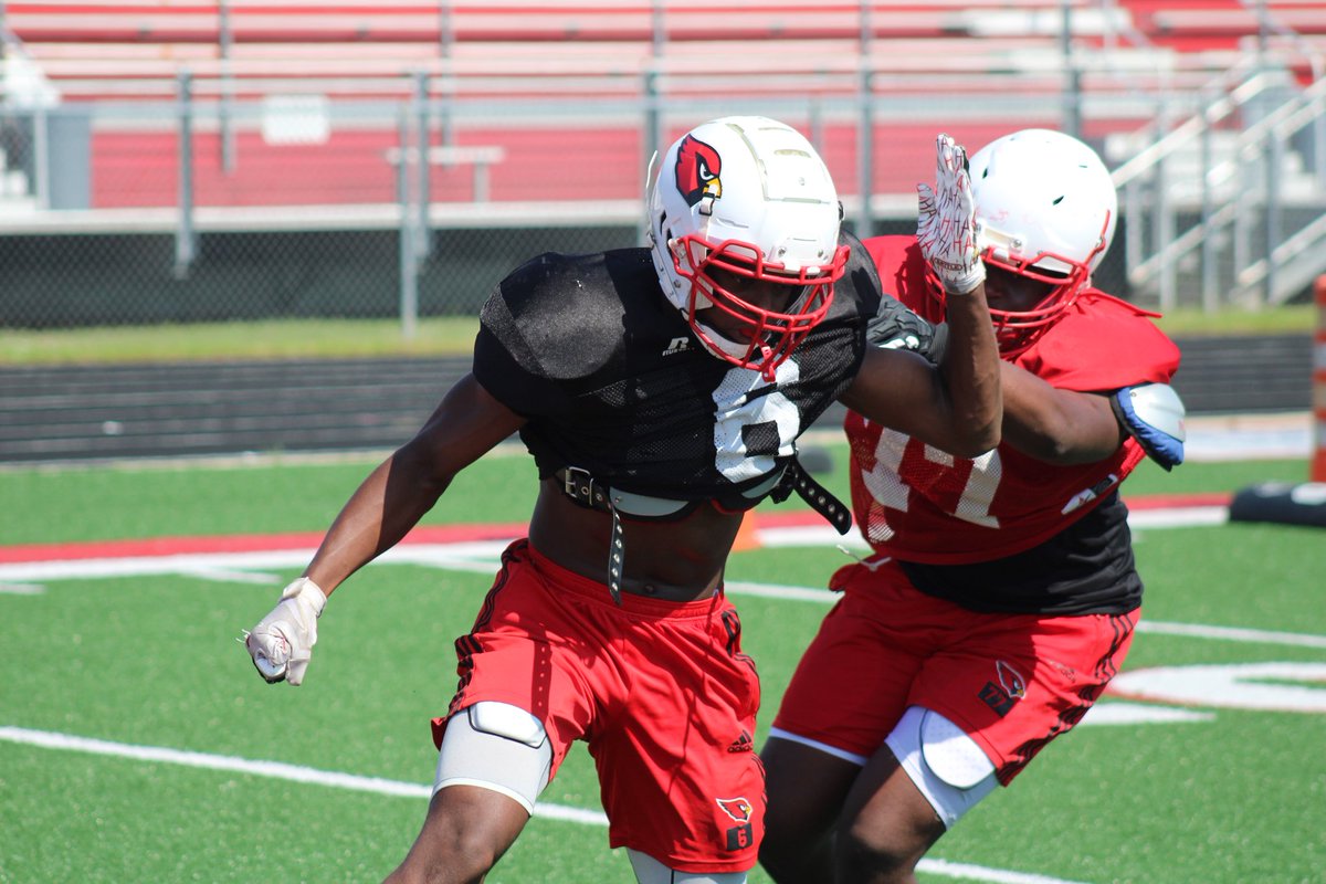 MichaelHanich's tweet photo. Back in the grind for football. This Camden Fairview Cardinals defensive line looks stacked.
#CamdenPreps @ballcoachcfhs https://t.co/zn0aN6UtFZ