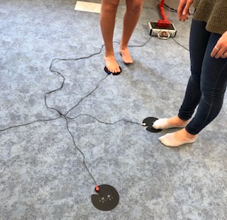 Tricardstef's tweet photo. Aujourd'hui, la @Drane_ot a testé l'application la #frogtouch de @RedFrogBros : une expérience collective sensorielle pour jouer de la musique 🎶avec le corps.
De nombreux usages pédagogiques imaginables de la maternelle au collège !
📌Plus d'infos https://t.co/qZ1rZytvs7 https://t.co/BrIuRXhf2I