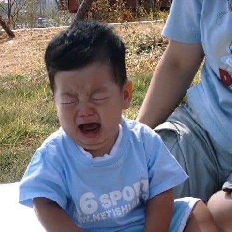 0098zip's tweet image. what’s this coincidence of both of them crying on a picnic? 😭😭

#SOOBIN   #TXT   #SEONGHWA #ATEEZ