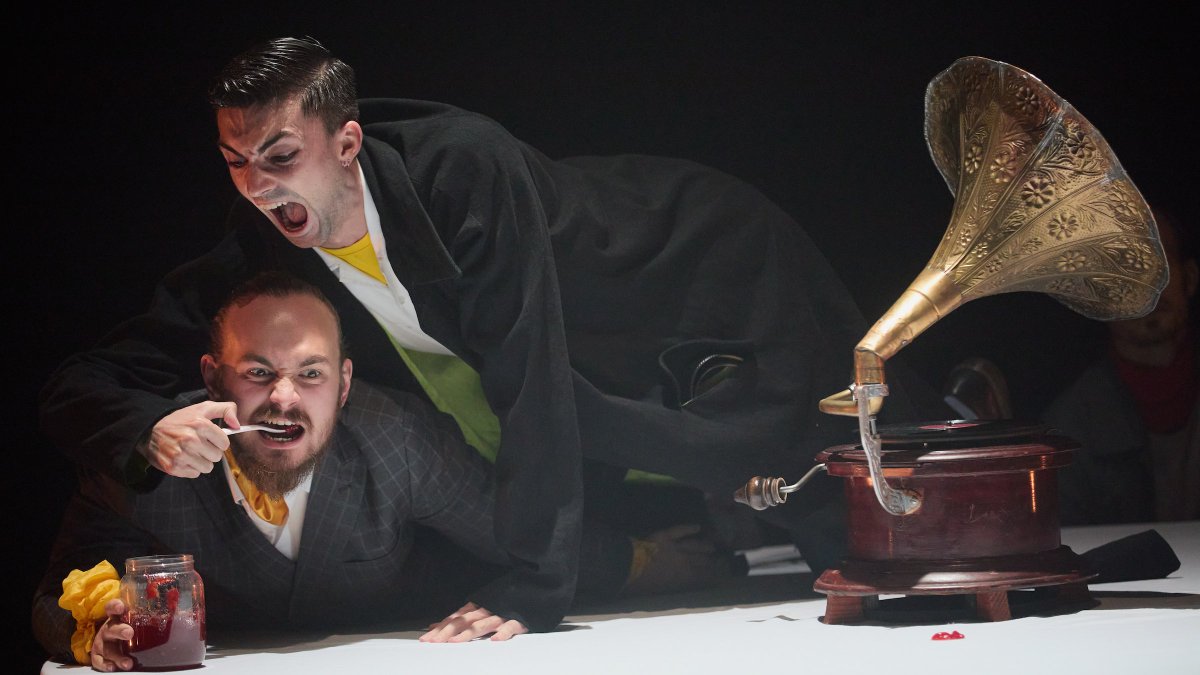 TrydarPontio's tweet image. Triawd dawns sy’n mynd â chi o faes chwarae gwyllt, rhyfeddol i gymuned lofaol Gymreig mewn un noson...

LAW YN LLAW gan Cwmni Dawns Cenedlaethol Cymru @TrydarPontio Nos Lun 16 Mai: bit.ly/3N1inAD
@dawnsibawb @CwmniFranWen @YFestri @Cimerahon @Cath_Dawns @ColinDaimond