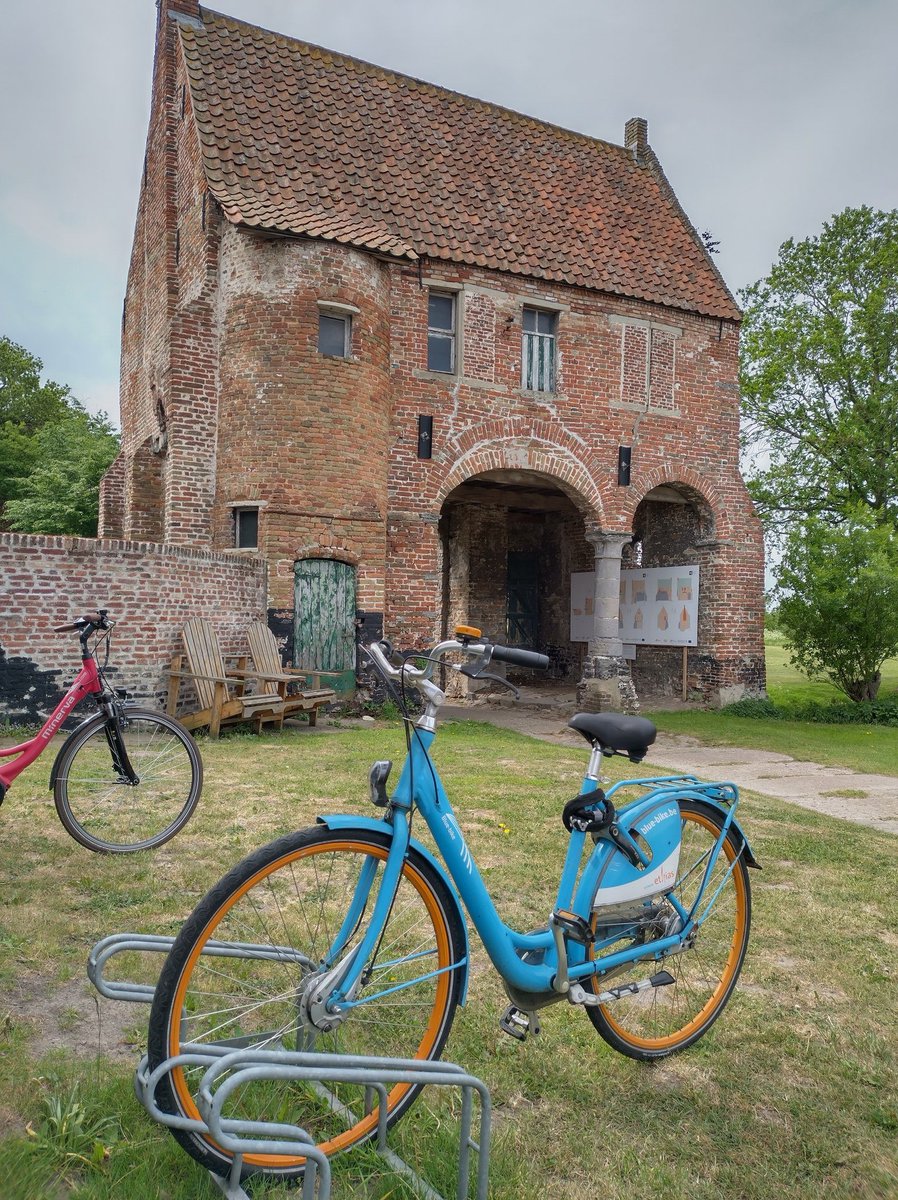 WillemDegraeve's tweet photo. Met de #Bluebike naar de persvoorstelling van @TMeetjesland over het Leader project Flourishing Destinations. @angustourism #Taradornelor #traveltotomorrow #reizennaarmorgen #Huysmanshoeve https://t.co/l7AbBzZGBc