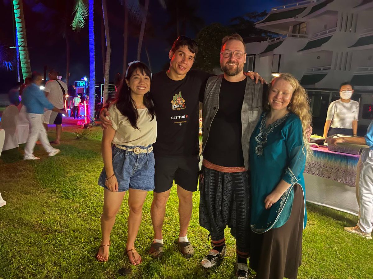 ck_conference's tweet photo. Congrats to @samyramosholds for being the first owner of the amazing #BitcoinForCorals NFT artwork by @artbyvesa. Bought at the #coachkexperience! 
#coachkconference #NFTs #Coralreefs 

https://t.co/pESamDNuYx https://t.co/aKjUCsFjcf