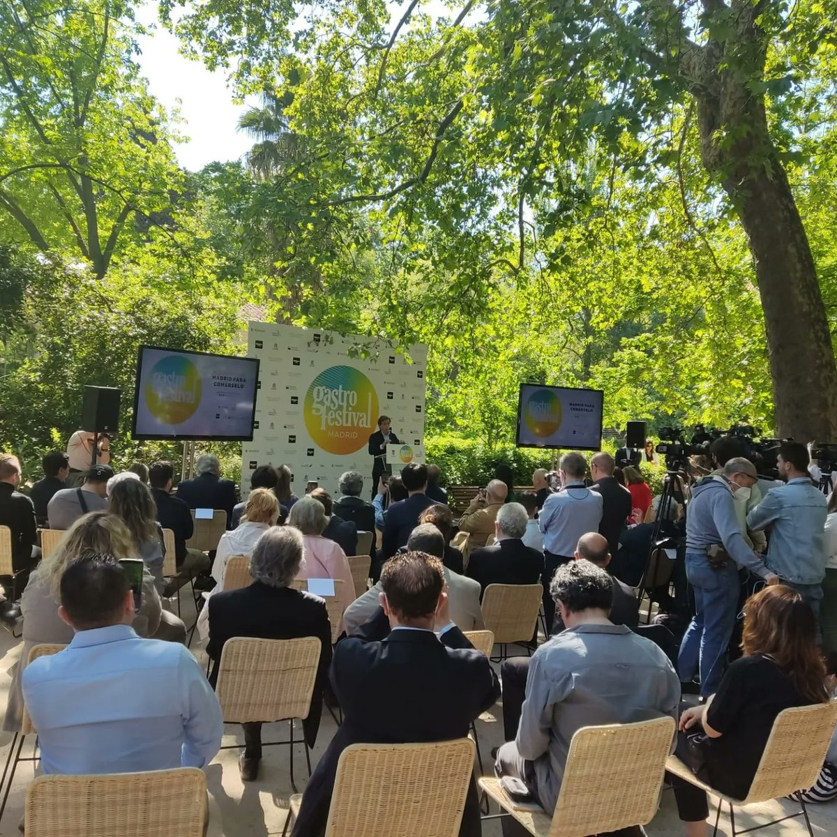 LiriaPalacio's tweet photo. MADRID PARA COMÉRSELO
Presentación de Gastrofestival 2022. @Gastrofestival

Palacio de Liria participa en esta edición con Casa de Alba Fine Foods @CasadeAlba de la mano de Madrid Destino @visita_madrid.

Del 16 al 29 de mayo. Más info 👉https://t.co/9OOiRIeIiQ

#Gastrofestival https://t.co/P4Q71yDj1x