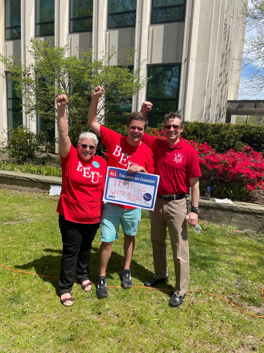 mr_bourgoin's tweet photo. Congratulations to @BeuBrookline  for an amazing contract campaign! It was a pleasure to have worked with you all and to have been there Saturday and this afternoon. 😄 https://t.co/1sT9LbKQBK