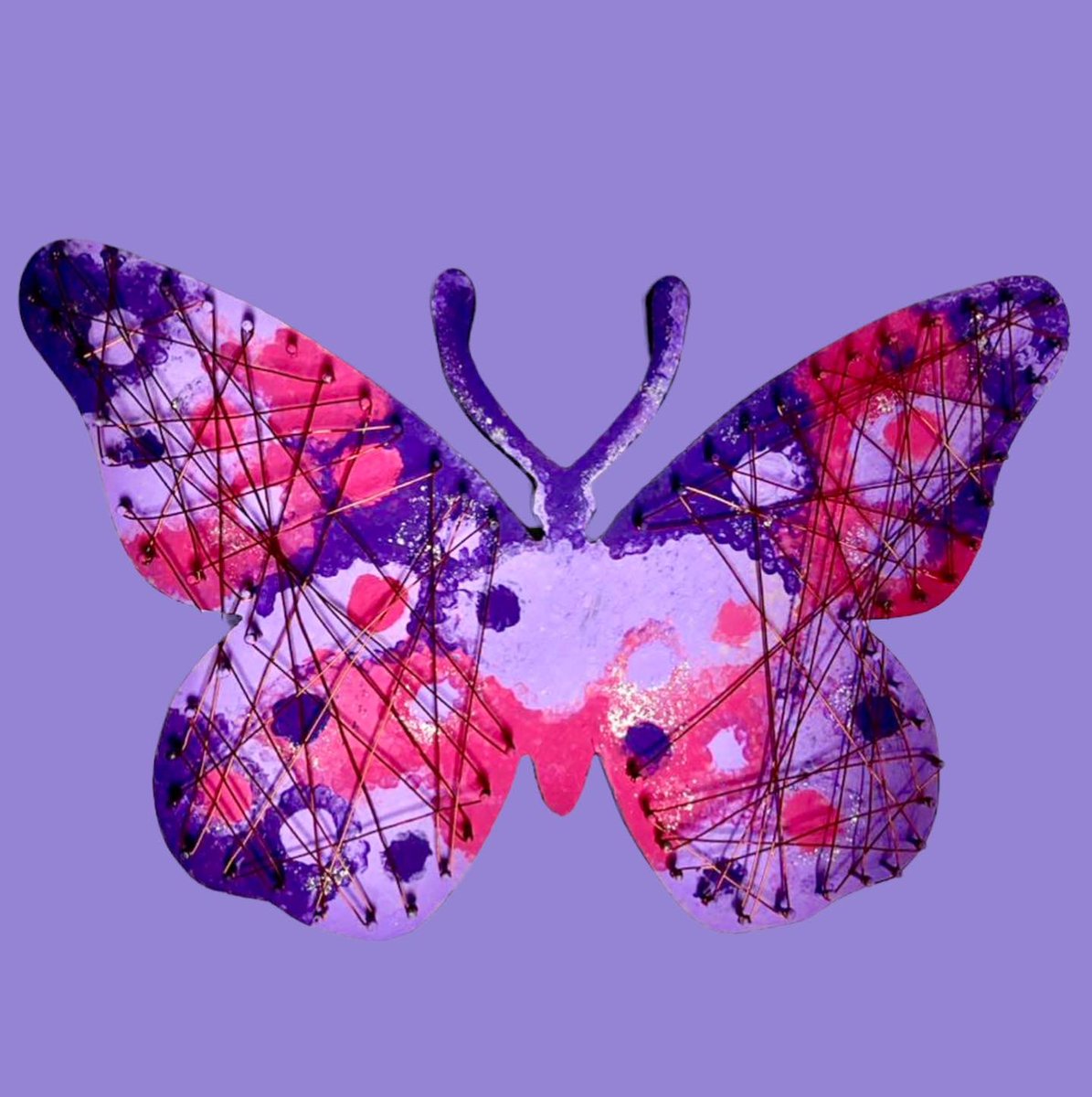 encuentroglam's tweet photo. La pieza de #taniaSarabia está disponible para #subastar a beneficio de @senosayuda #caracas #mariposas https://t.co/LjQOGzRm8f