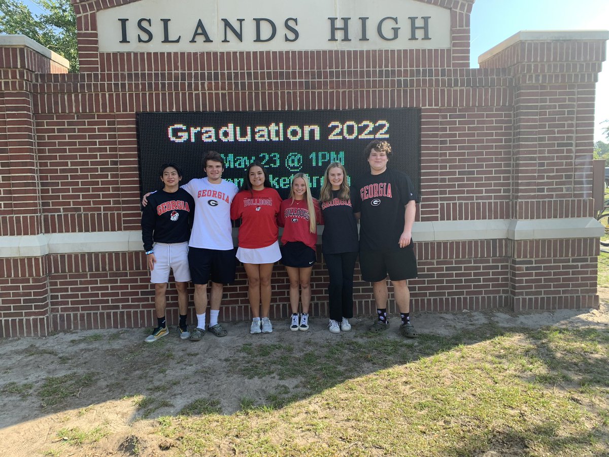 Islands_Sharks's tweet photo. #TransitionTuesday- Taking their talents to the next level #SeniorWeek2022 @universityofga @PrincipalDLB @SharondaMurrell https://t.co/Vwevdd2a5g