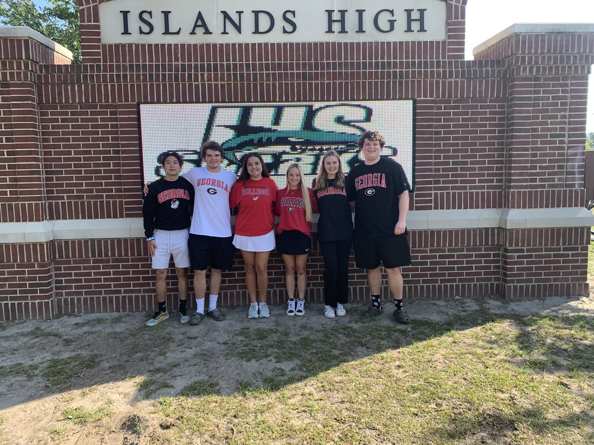 Islands_Sharks's tweet photo. #TransitionTuesday- Taking their talents to the next level #SeniorWeek2022 @universityofga @PrincipalDLB @SharondaMurrell https://t.co/Vwevdd2a5g