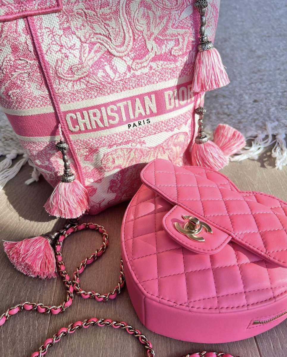 bottegalolita's tweet photo. Pink Dior &amp; Chanel https://t.co/W7BXX1LUgI