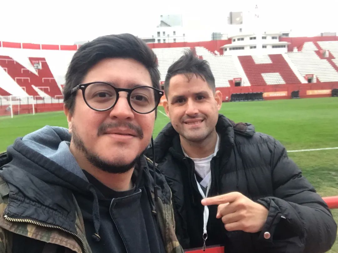 Hernan_G_Tello's tweet photo. #QDSR fue testigo del pase a la Copa Federal de Huracán que venció a Ferro por 1 a 0 en el Duco y con el aliento de los/as hinchas. Hoy me toco relatarlo junto a @AlejandroToala5 toala en los comentarios. GRACIAS JUGADORAS @cah_futbolfem por esta alegría. Gracias Fm 98.9. https://t.co/6fMD1s6iUD
