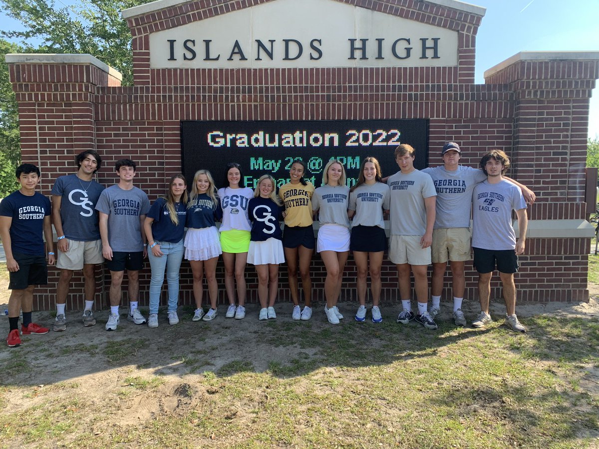 Islands_Sharks's tweet photo. #TransitionTuesday- Taking their talents to the next level #SeniorWeek2022 @PrincipalDLB @SharondaMurrell @GeorgiaSouthern https://t.co/KlRyFmkyN9