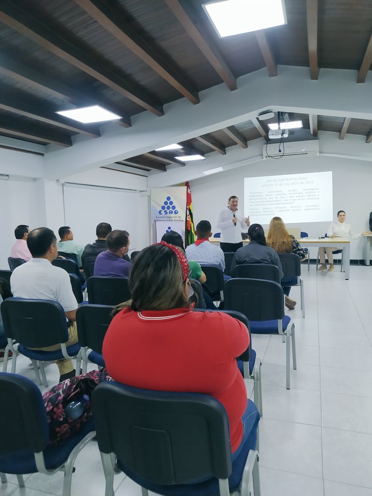 Iniciamos nuestro Conversatorio @BMComoVamos junto a estudiantes e invitados, donde la Dra. <a href="/JohannaCA23/">JohannaCárdenas</a> nos contará más acerca de este gran proyecto.