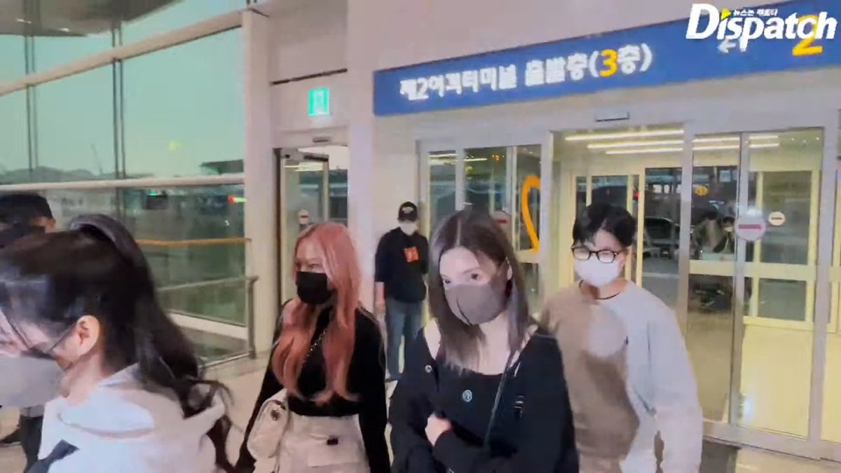 nmixxpics_'s tweet photo. NMIXX at Incheon Airport departing for KCON 2022 Premier in Chicago https://t.co/w7RM4T1JVt