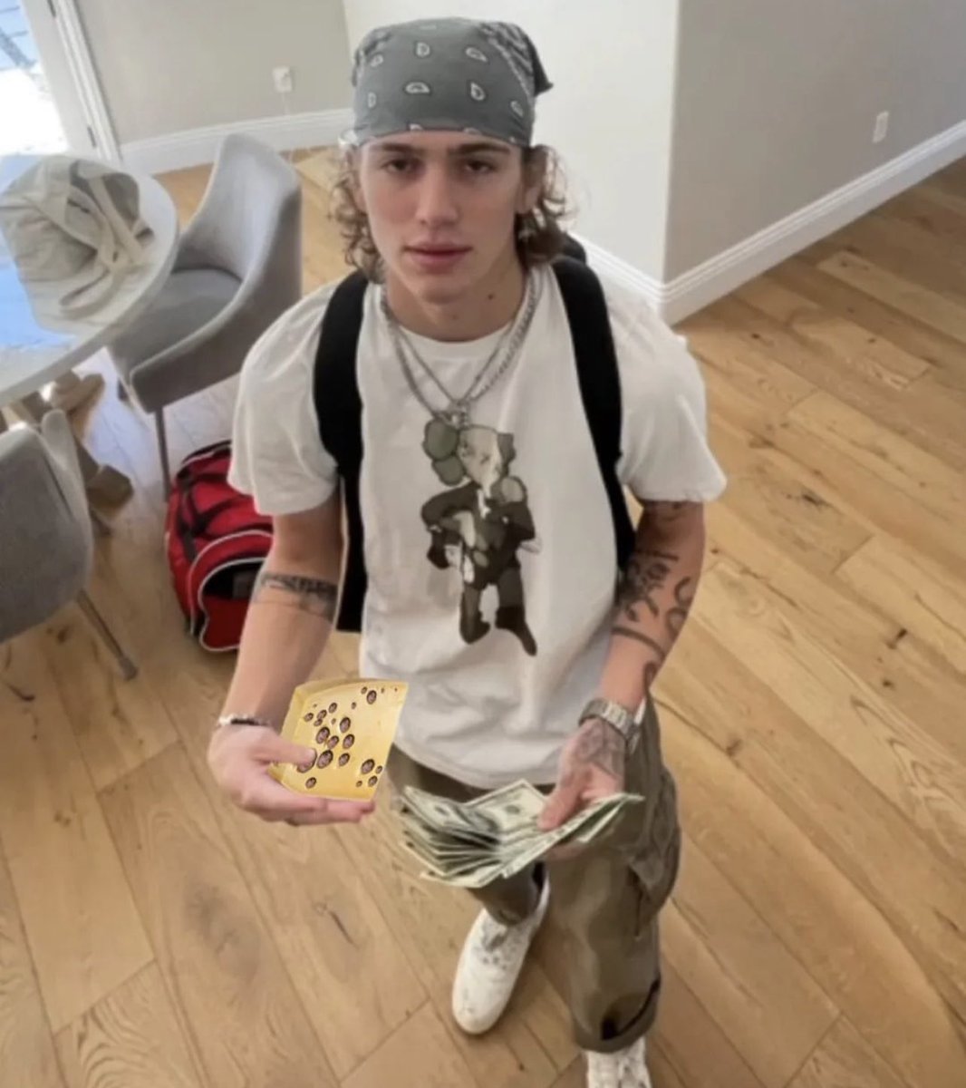 vinniehacker's tweet photo. me when the shit happens https://t.co/N9oSHS5O0Q