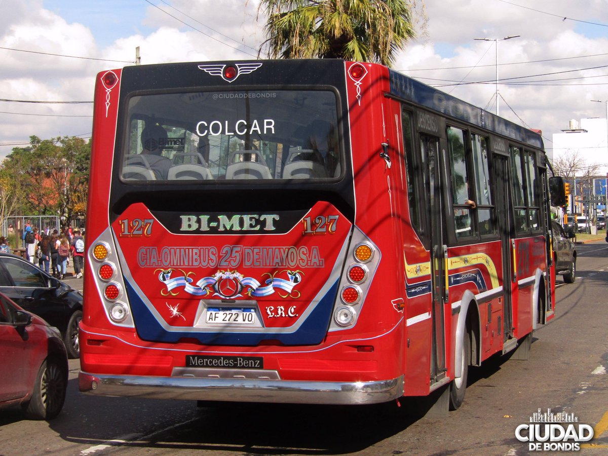 CiudadDeBondis's tweet photo. LOS PRIMEROS, DE TRANSICION
La #Linea293 es una de las primeras en estrenar la nueva trompa de #Bimet en versión piso super bajo. Pero estos coches son especiales porque no llegaron a ser parte del restyling completo, que incluye la nueva culata (a decir verdad no cambia mucho). https://t.co/6MKUCJkpfh