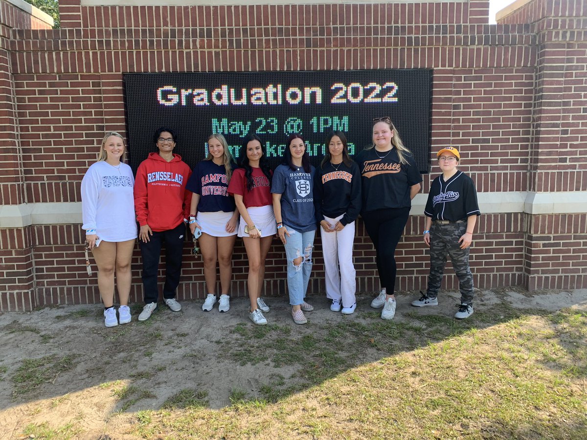 Islands_Sharks's tweet photo. #TransitionTuesday- Taking their talents to the next level #SeniorWeek2022 #InState #OutofState https://t.co/7Q5l1bmBlj