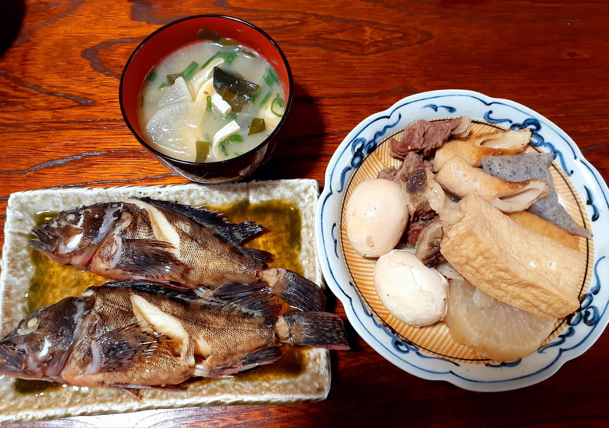 昨夜の夕飯は、僕がオカンにお願いしたものでした。 魚の煮付け、おでん、味噌汁です。 なんだろなぁ···美味さが異常(笑) やっぱ地元の魚って美味しいな。 そのあとは近くにお住まいの城本さん(従