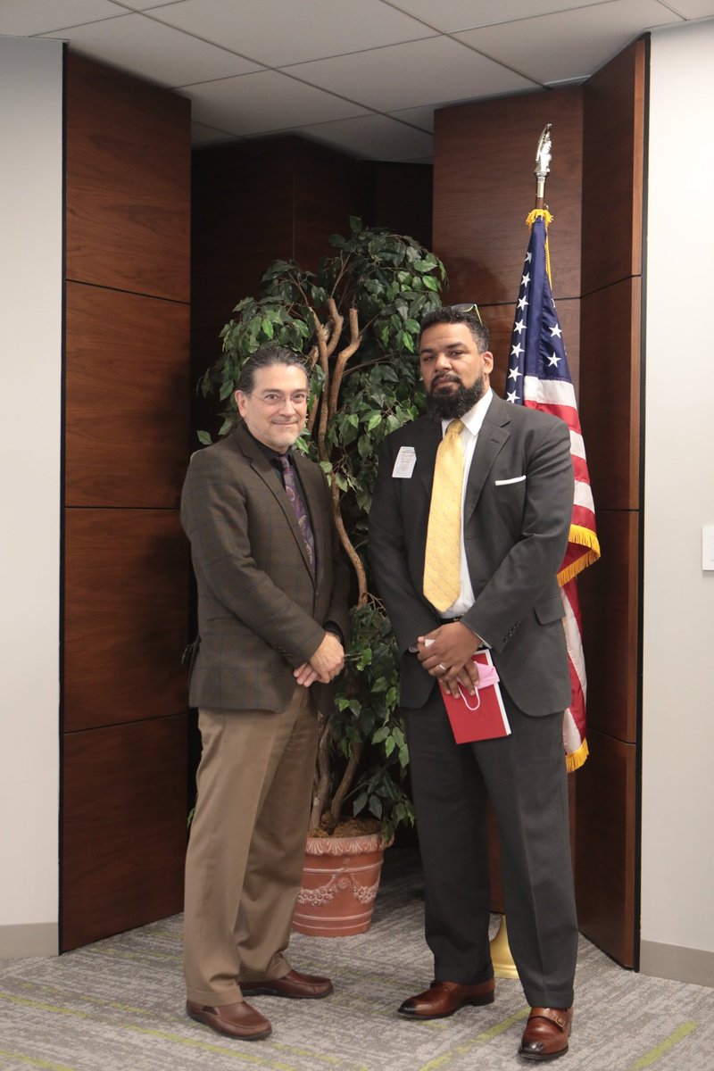 impactofficer's tweet photo. In what is easily the best way to wrap up a campaign, last week I got to sit down with U.S. Census Bureau Director @_Rob_Santos & some of our #ILCountMeIn2020 partners to talk about the power of community engagement.
@CommonCause @uscensusbureau @MALDEF @MyForefront https://t.co/L7nqR8AM4p