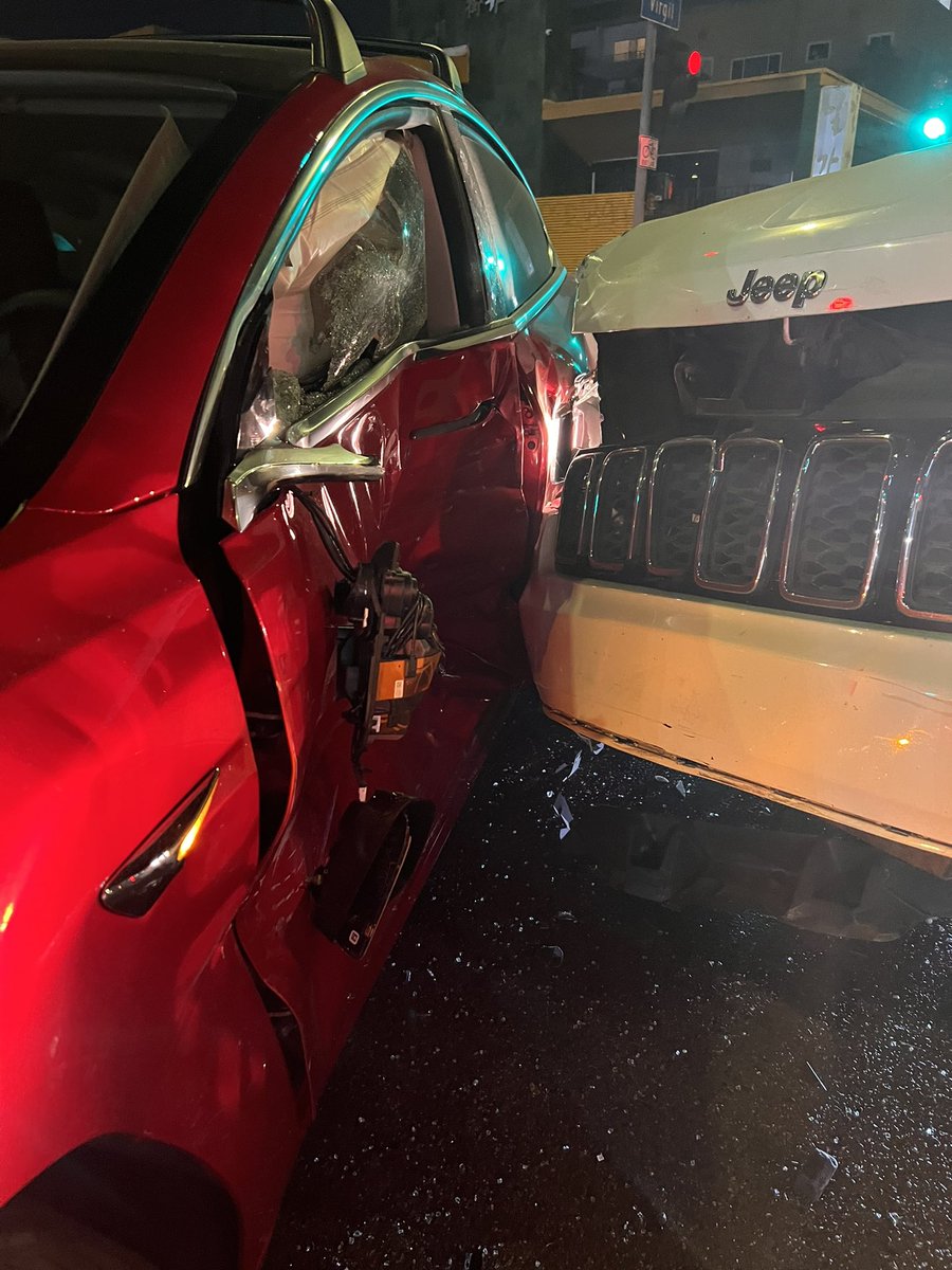 TJPreme's tweet photo. @elonmusk a Tesla saved my life the other night. Shout out to you dawg https://t.co/mAajX6FyWT