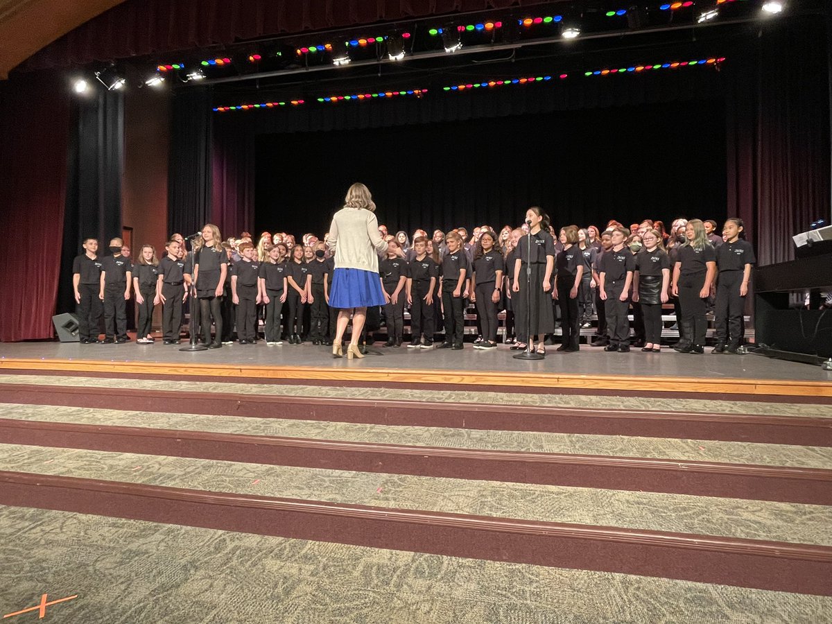 Fantastic end of the year concert at ZWMS!  The 5th grade rocked it out! Thanks @missj_boyd for a wonderful show. <a href="/zwmsnews/">Zionsville West News</a> <a href="/MyZvilleSchools/">Zionsville Community Schools</a>