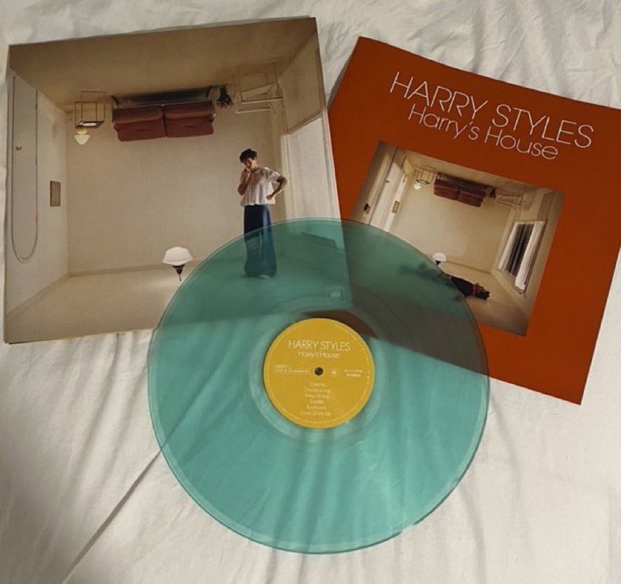 Harry Styles México🛰 على X: Así luce el vinilo verde de #HarrysHouse !  ©littlefreakrry_  / X