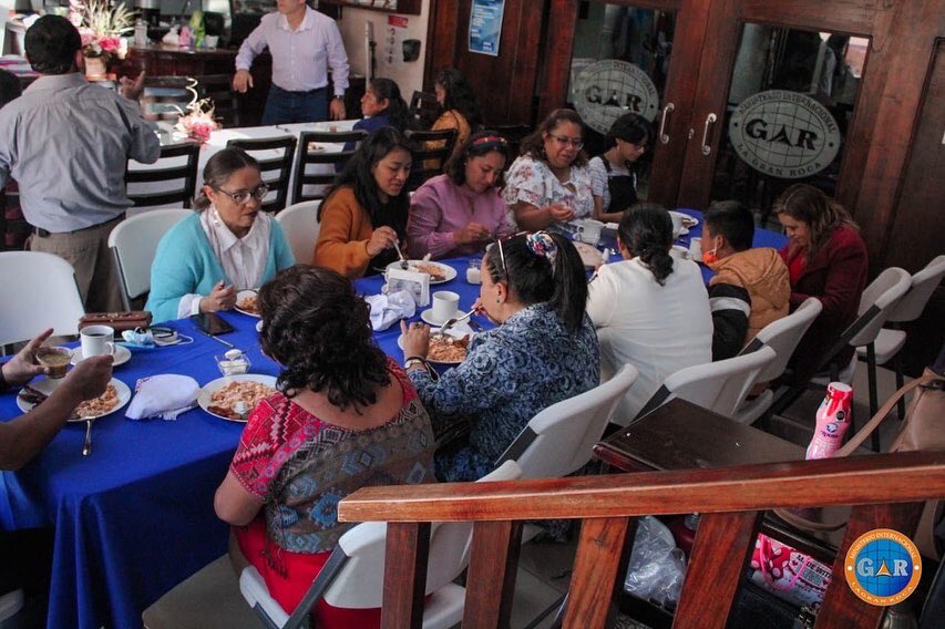 MIGRRedGlobal's tweet photo. Tuvimos un DESAYUNO DE MAESTROS muy especial en el cual pudimos llevar el mensaje de Jesús a maestros y maestras de nuestra ciudad ✨🙌🏼

#Evangelismo #EVS #Dios #Sobrenatural  #EncuentrosConDios #ApóstolCésarCancino 
#ProfetaLetyCancino #MIGRRedGlobal 🌎 https://t.co/xwsJ3dizMn