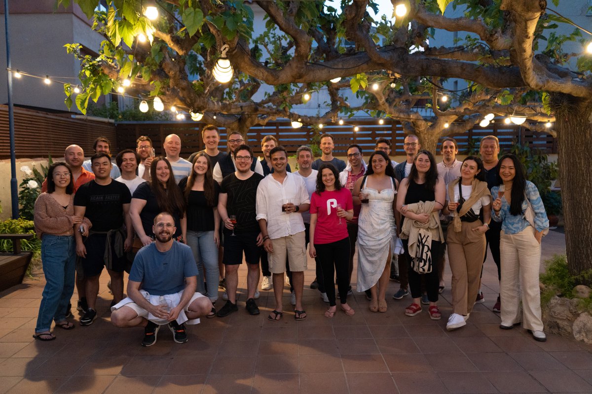 Team AtomicHub - together in Spain! 🇪🇸