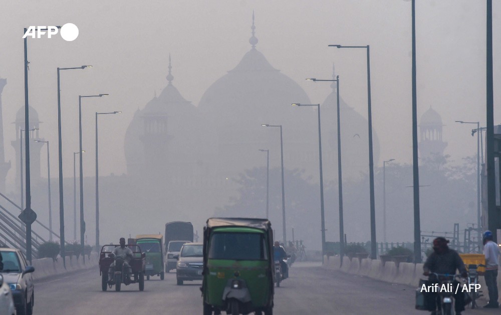 AFP's tweet photo. Pollution caused some 9 million people to die prematurely in 2019, according to a new global report, with experts raising alarm over increasing deaths from breathing outside air and the "horrifying" toll of lead poisoning https://t.co/X0J3Oowhyb https://t.co/4DA4nWsnSp