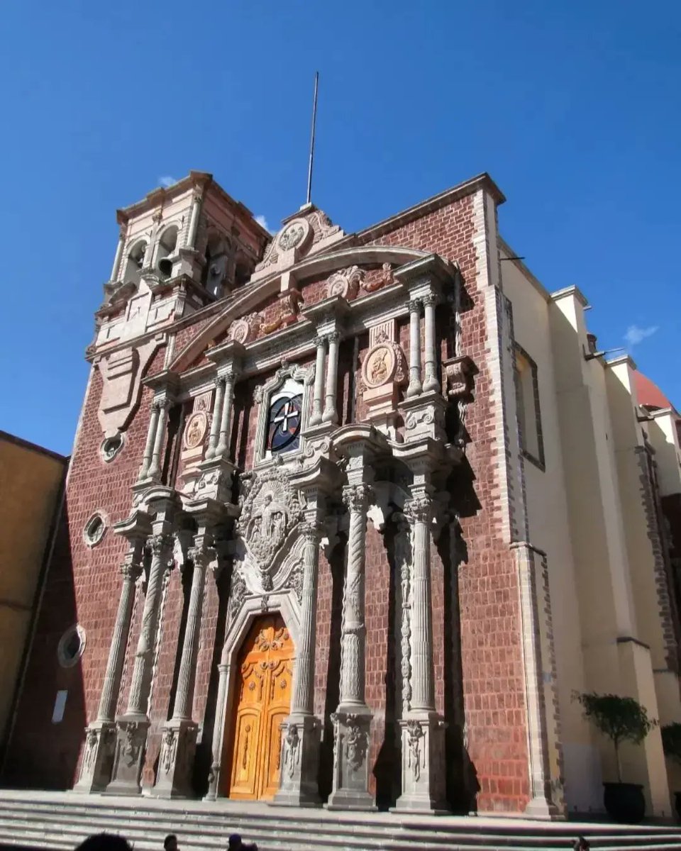 Juna_amiko's tweet photo. En la urbo Queretaro

#meksiko 

#esperanton
#Esperanto 
#esperantolingvo 
#esperantobildoj 
#esperantofilmoj
https://t.co/UpdECr7xvm https://t.co/1tGKXWzs2b
