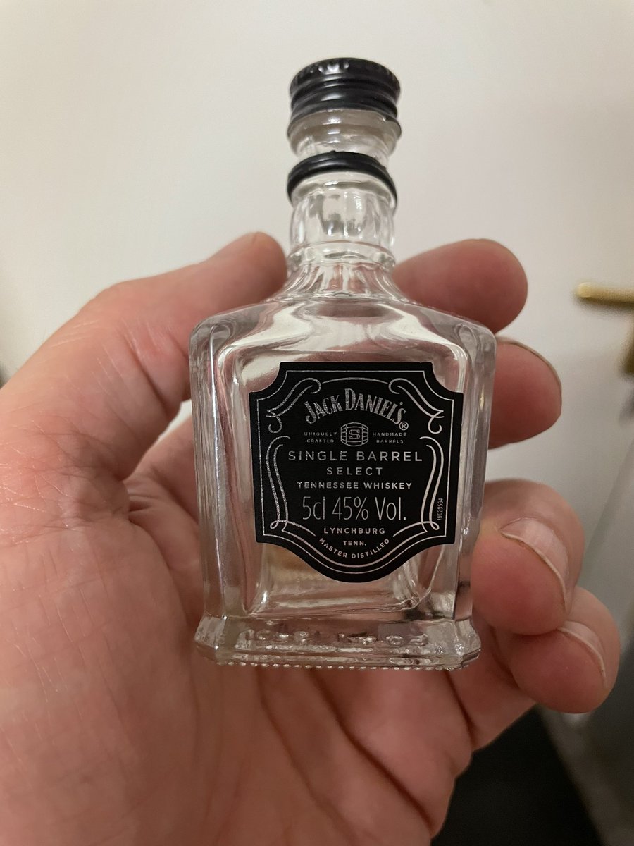 BigSkell's tweet photo. A nice way to close this evening, a few chilled out tracks playing through my โDouble Chillโ Bluetooth speaker and my last drop of #JackDaniels #SingleBarrelSelect ๐ฅ ๐ https://t.co/K4dEgp5e1I
