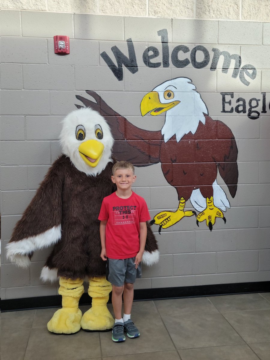 shellcroff's tweet photo. Our biggest turnout yet for our Kinder Orientation! Welcome to #OurFES little EAGLES! 🦅 https://t.co/xy9GjtmVSG