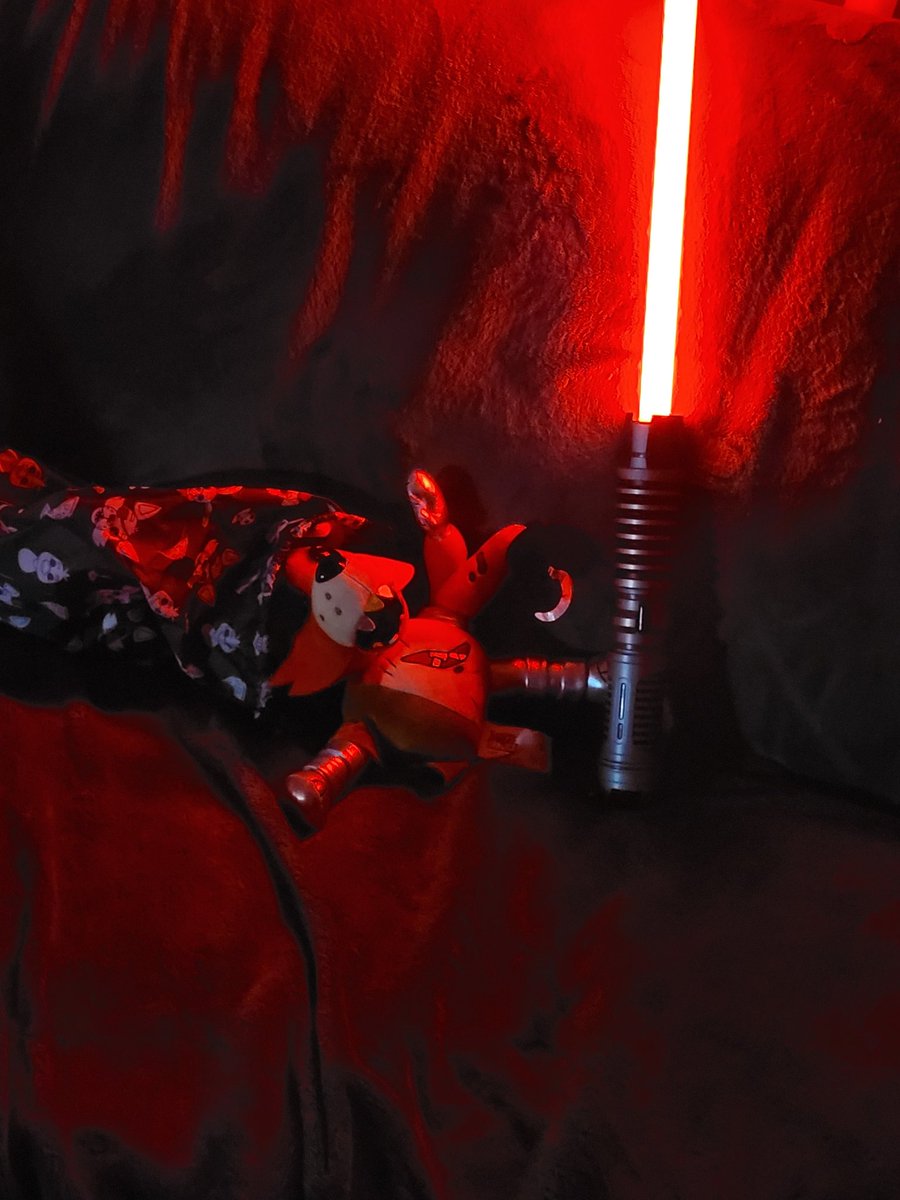 pika_rage's tweet photo. @hexbrand This is mine. The dark Sith lord Eldrich horror being Foxy, and one of him in the light with no saber. #HexDrop2 https://t.co/JLMUOrC38f