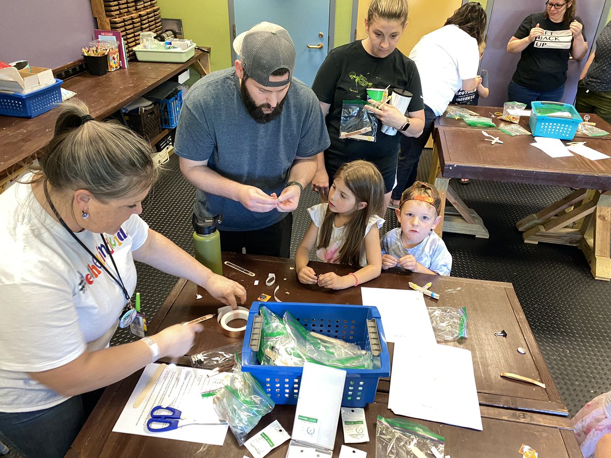 yulingcheng's tweet photo. Fantastic #RemakeDaysSWPA @NorthgateProud! We programmed photons, made light sabers and harmonicas, earned 385 points with our catapult and more! Thank you. @catoncurriculum @RemakeDays @remakelearning #whenyouwonder https://t.co/HtTErk9qmn