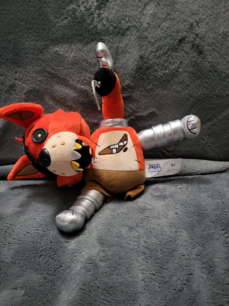 pika_rage's tweet photo. @hexbrand This is mine. The dark Sith lord Eldrich horror being Foxy, and one of him in the light with no saber. #HexDrop2 https://t.co/JLMUOrC38f