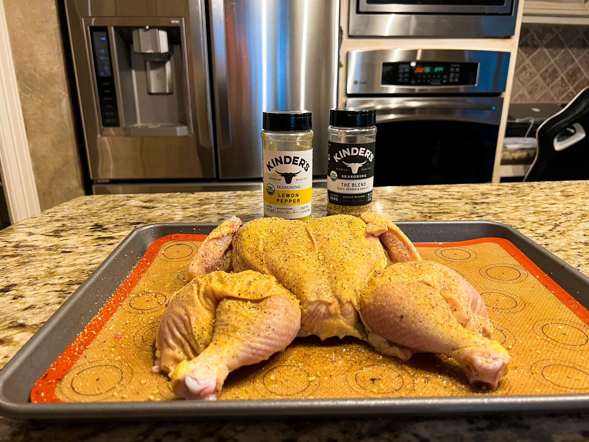 Jimmy_3_Tech's tweet photo. She’s all spread out &amp; ready to be roasted…. 😂🤣😂

#centerfold #spatchcocked https://t.co/VZii4HJXIT