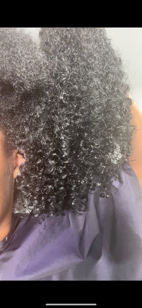 Dazhaneleah's tweet photo. Let me add, please don’t come and die for straight hair, I purposely got this in a texture that matches my natural hair texture so I can be versatile and wear it different ways. https://t.co/lexKEtGYBm