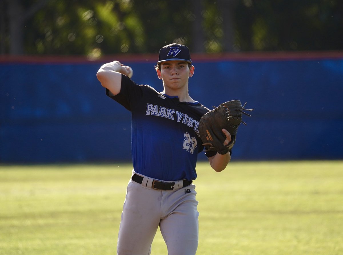 MikeGioMedia's tweet photo. .@FHSAA Park Vista vs Palm Beach Garden Regional Championship https://t.co/saJndxb9Dl