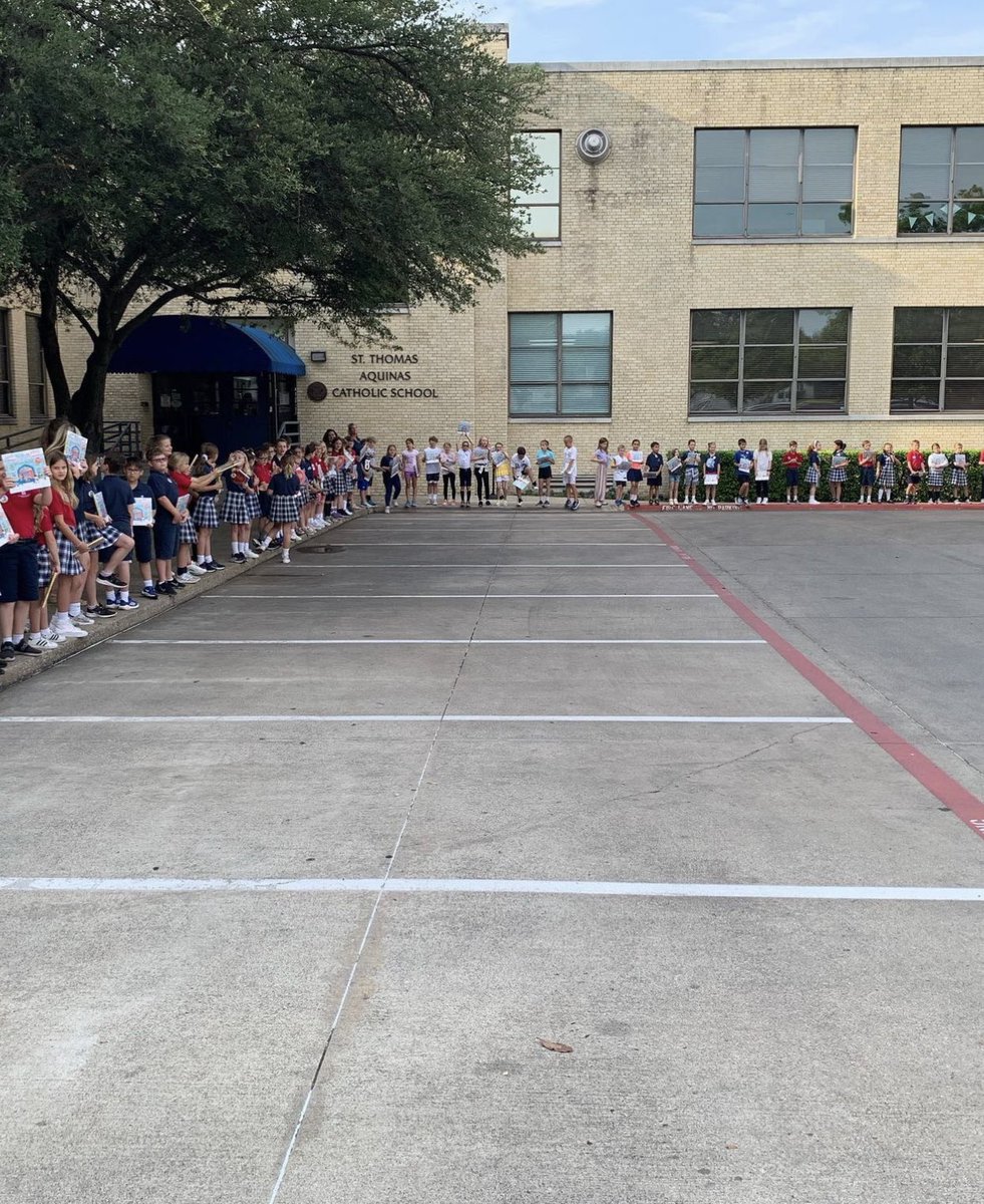 MrSchuReads's tweet photo. All the 3rd graders were lined up outside holding up copies of This Is a School when I arrived at today’s school visit! What a warm welcome! Thank you, @STAUpperLibrary! 📚❤️ https://t.co/dsC1uXH6KX