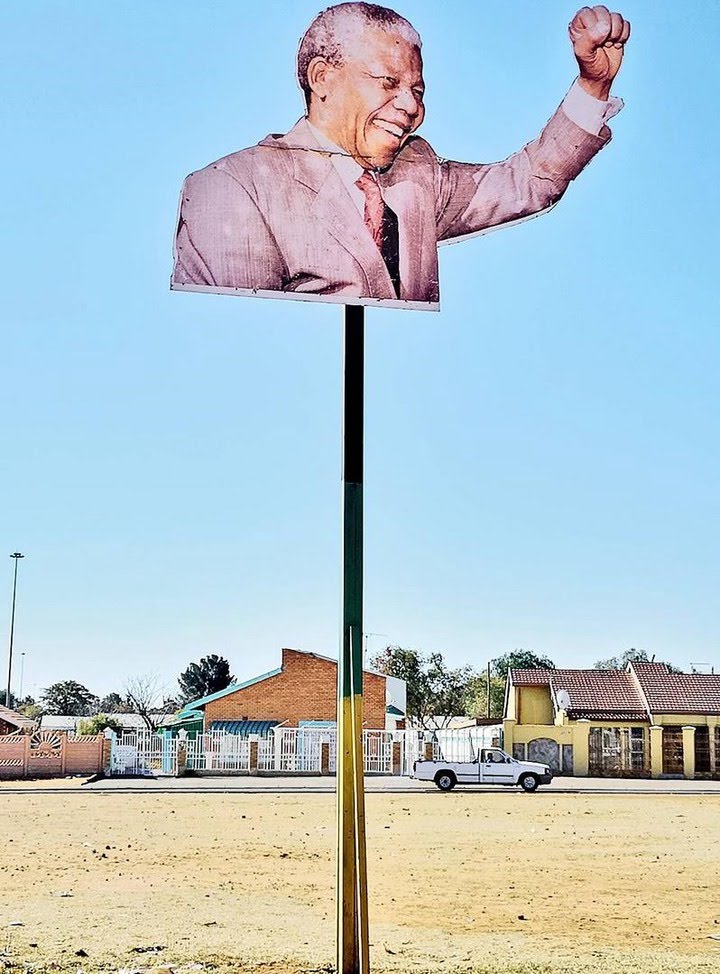 Penxenxe's tweet photo. Didn't they erect this for an alleged R10 million in Kimberly back in 2018 or so? https://t.co/GdVNepcPMs