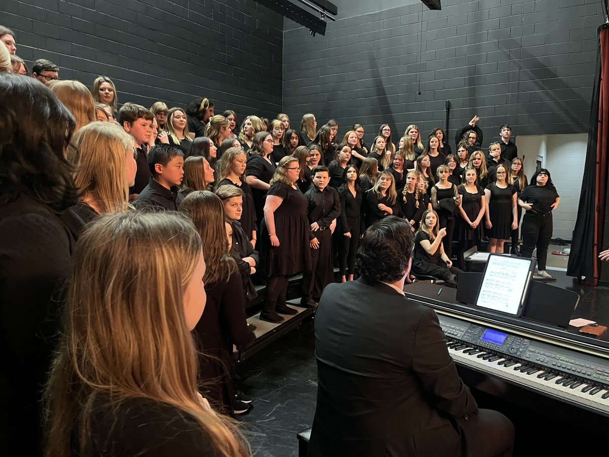 g_molinary's tweet photo. BCMS choir warming up for their Spring Concert with the BCHS choir! 7 pm at BCHS Auditorium, free to the public.  Don’t miss out on what’s going to be an awesome performance! @BCMSBoyd @BCPSdistrict @BoydCoSuper https://t.co/MnGghs7nl0