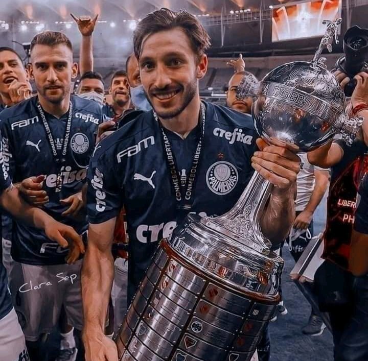 jejepalmeirense's tweet photo. URGENTE 🚨 

Matias Viña está em negociação bastante avançanda para retornar ao Palmeiras, o Uruguaio recentemente se encontrou com a Presidente Leila Pereira em um almoço particular, segundo o jornal ACORDE, o retorno está previsto em seus sonhos. https://t.co/n9ueXAf9Lf