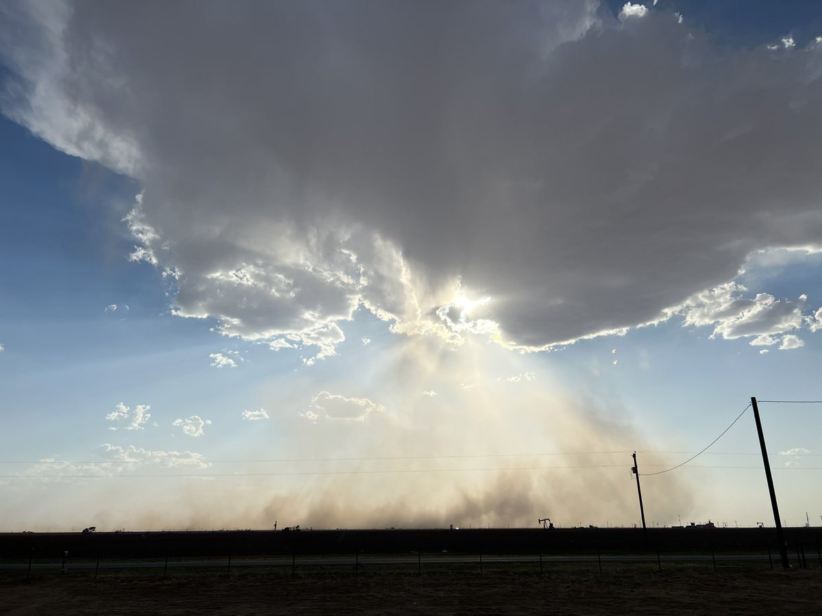 weather_bar's tweet photo. Dry microburst https://t.co/0XFgsJihsR
