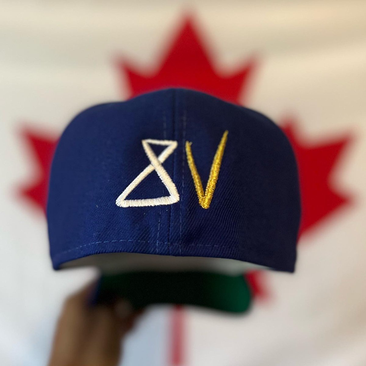 bluejaysfitted's tweet photo. Did a quick @8v_collective custom fitted. 

I flipped the City of Toronto logo to represent my family's humble beginnings from apartment buildings to the suburbs. The "Real Toronno" (not the DVD...iykyk 😂)

Should I make the patch into a pin? 🤔

#8V #eightfive https://t.co/TttUTPmBeN
