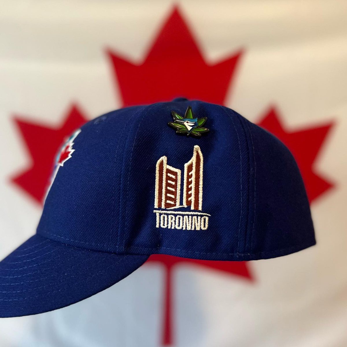 bluejaysfitted's tweet photo. Did a quick @8v_collective custom fitted. 

I flipped the City of Toronto logo to represent my family's humble beginnings from apartment buildings to the suburbs. The "Real Toronno" (not the DVD...iykyk 😂)

Should I make the patch into a pin? 🤔

#8V #eightfive https://t.co/TttUTPmBeN