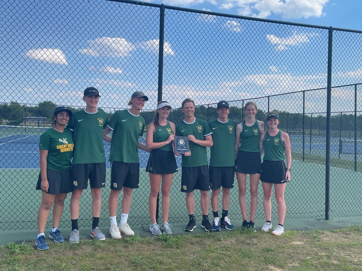 GMHS_SMCPS's tweet image. Congratulations GM Tennis!  Regional champs!
