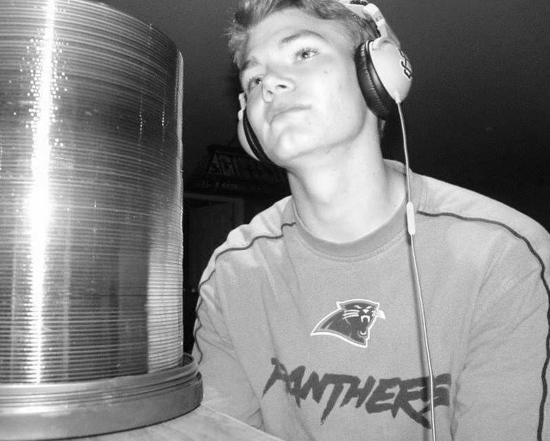 seerscatalog's tweet photo. Ha!! iykyk. Thank you all. 10 years since my first mixtape, back when I wasn’t even seers yet, and half the songs only came out the right speaker😭😭if you asked me back then if I thought I’d still be doing this I’d be like hell yeah I bet, I love this… https://t.co/cfFdysLTY3 https://t.co/595FU4R4js