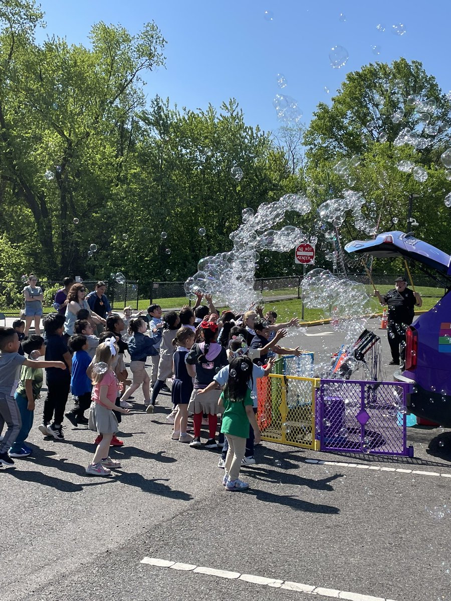 Simone_FLC's tweet photo. We had so much fun in PK today! Bubbles Bubbles everywhere!! https://t.co/nCckmDAgVj