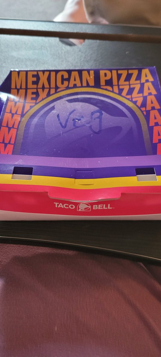 FrogKissingLady's tweet photo. I waited almost 2 years for this moment....#AppHasEarlyAccess #MexicanPizza #TacoBell #ICanEatTacoBellAgain https://t.co/u0kK90ITJd