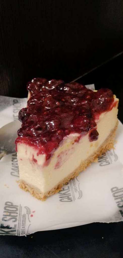 natychan888's tweet photo. Disfrutando dos de mis tortas favoritas 😋 #cake #food #favoritedesert #favoritecake #lemonpie #cheesecake #sweet #TeaTime https://t.co/kelwughEeg
