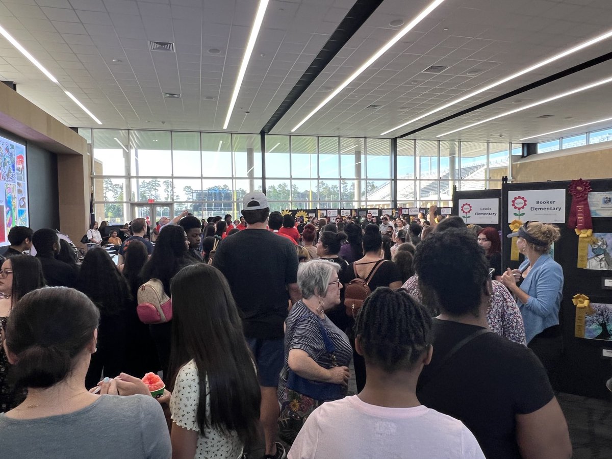 MattMPariseau's tweet photo. Wow! #Springfest2022 What a turnout as students, parents, staff, and the community came out to celebrate the arts. With live performances, student work, and lots of fun! It was a night not to be missed. #EveryStudentEveryTeacherEveryDay @SpringISD https://t.co/qHGcJzbTR5