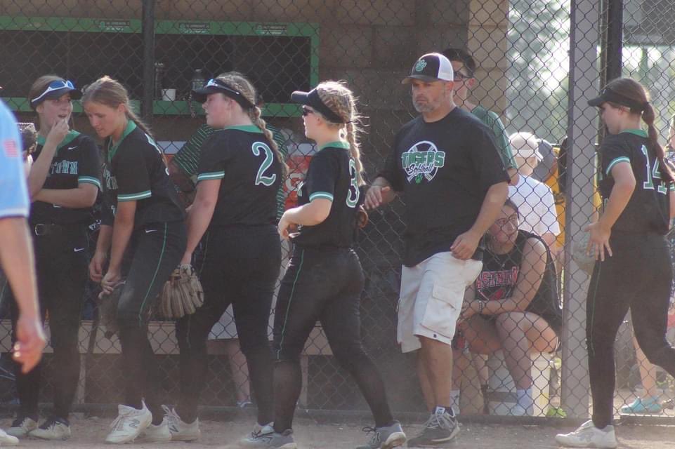 YTigers WIN! 22 hits &amp; 22 runs. Willis earns a shut out over 5. Dowd 3-3 &amp; 2 HRs &amp; 5 RBIs, Mc Nally  1-1 Homer, Jones triple, Morris 3-3  Double, team BA .647. Keep it rolling 🐯 🥎 😍<a href="/DelCoPreps/">Brian Beaver</a> <a href="/YHSAthletics/">Yorktown Athletics</a> @GusMartin_SP <a href="/rgeneraljr/">Robby General</a> @mssWXFN <a href="/Brian_Haenchen/">hank 🇰🇷</a>
<a href="/IHSAA1/">IHSAA</a> <a href="/SCAIndiana/">Softball Coaches Association of Indiana</a>